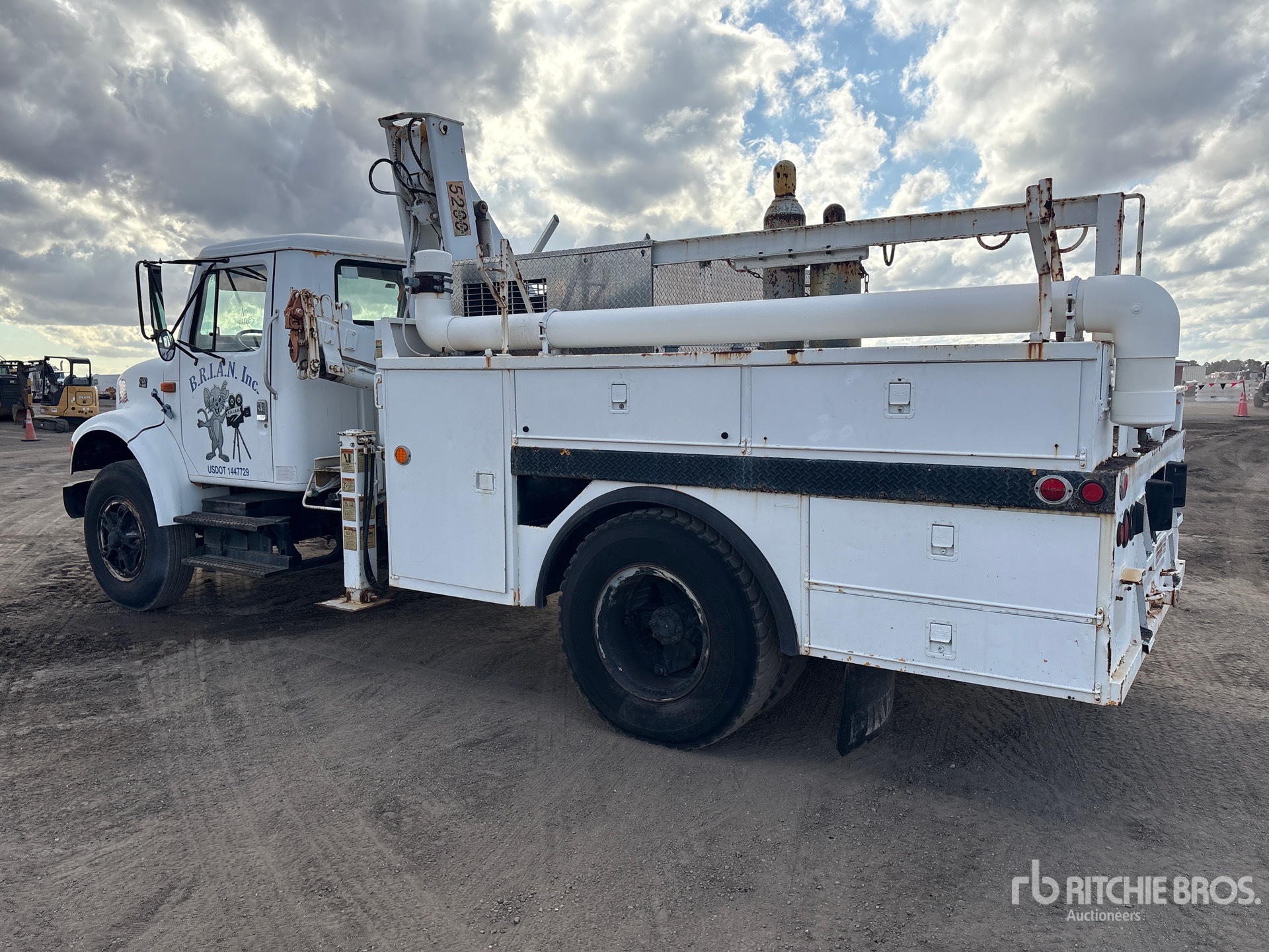 General Appearance with Picture, Left Rear Corner