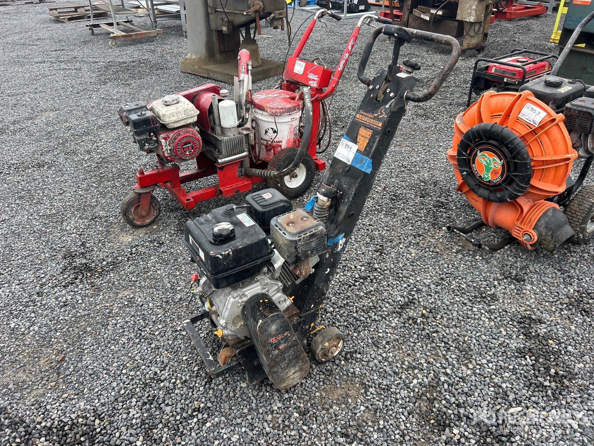 General Appearance with Bild, Ecke vorne links