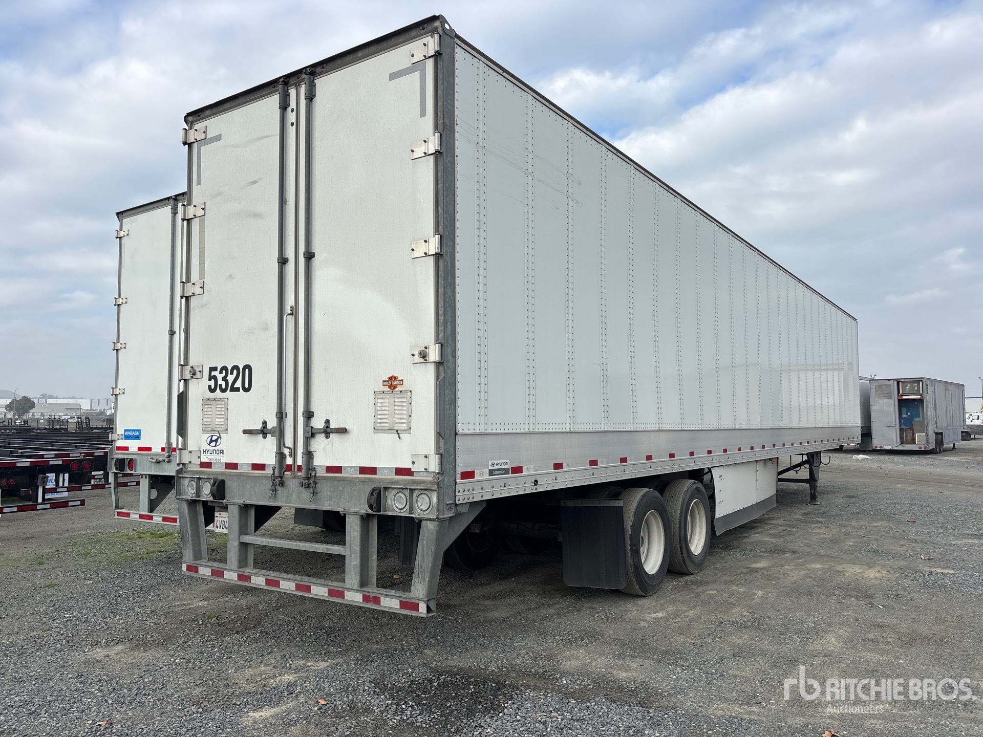 General Appearance with Foto, angolo anteriore sinistro