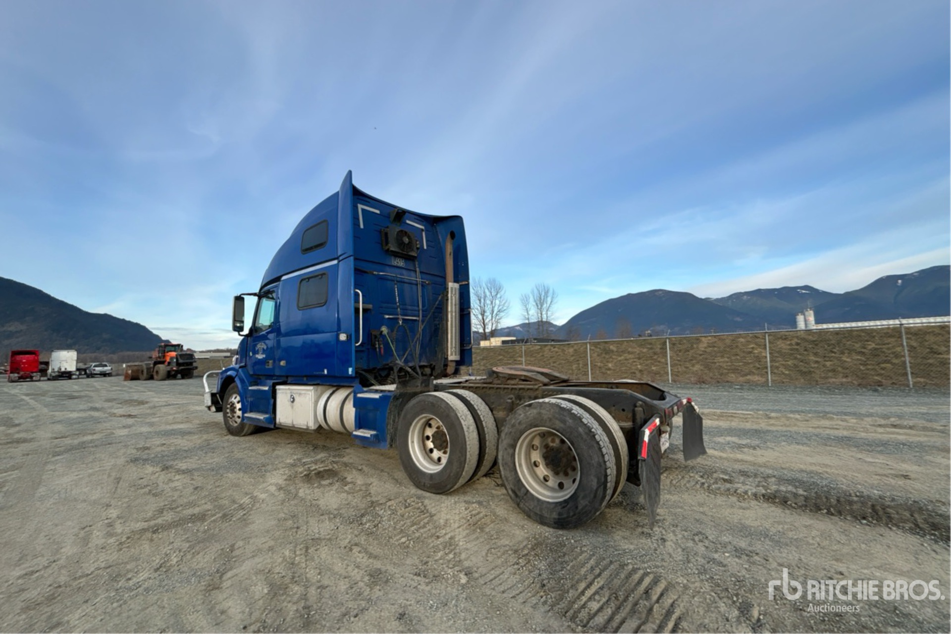 General Appearance with Foto, angolo posteriore sinistro