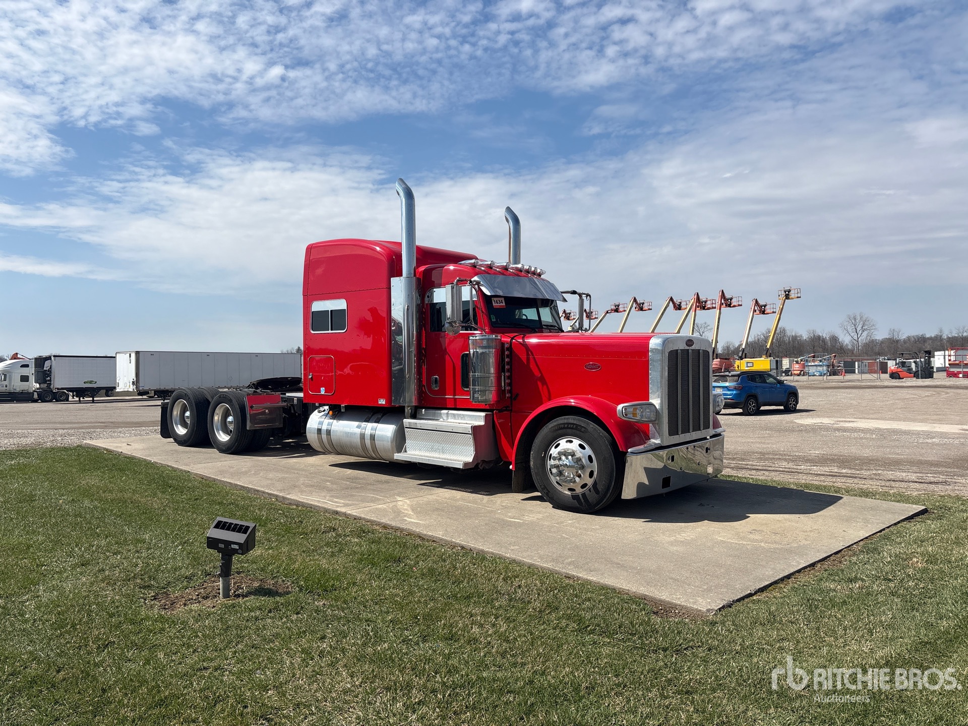 General Appearance with Picture, Right Front Corner