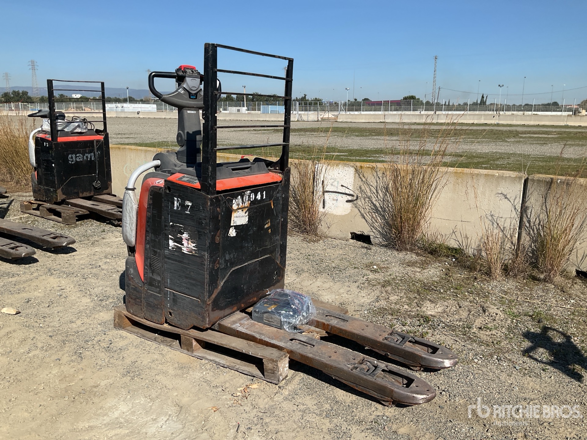 General Appearance with Foto, angolo posteriore sinistro