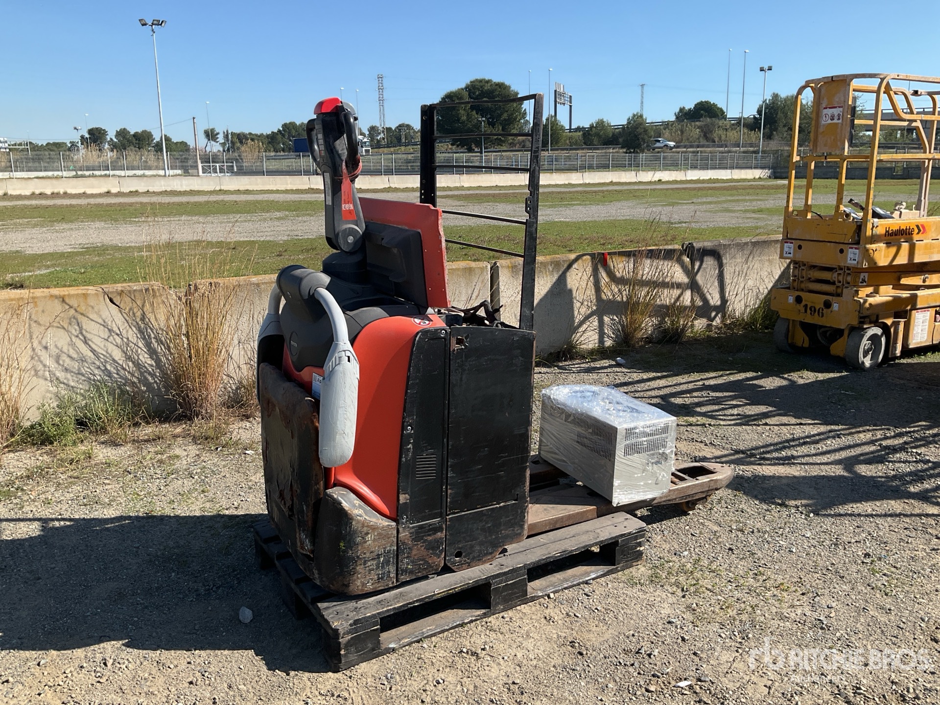 General Appearance with Foto, angolo anteriore sinistro