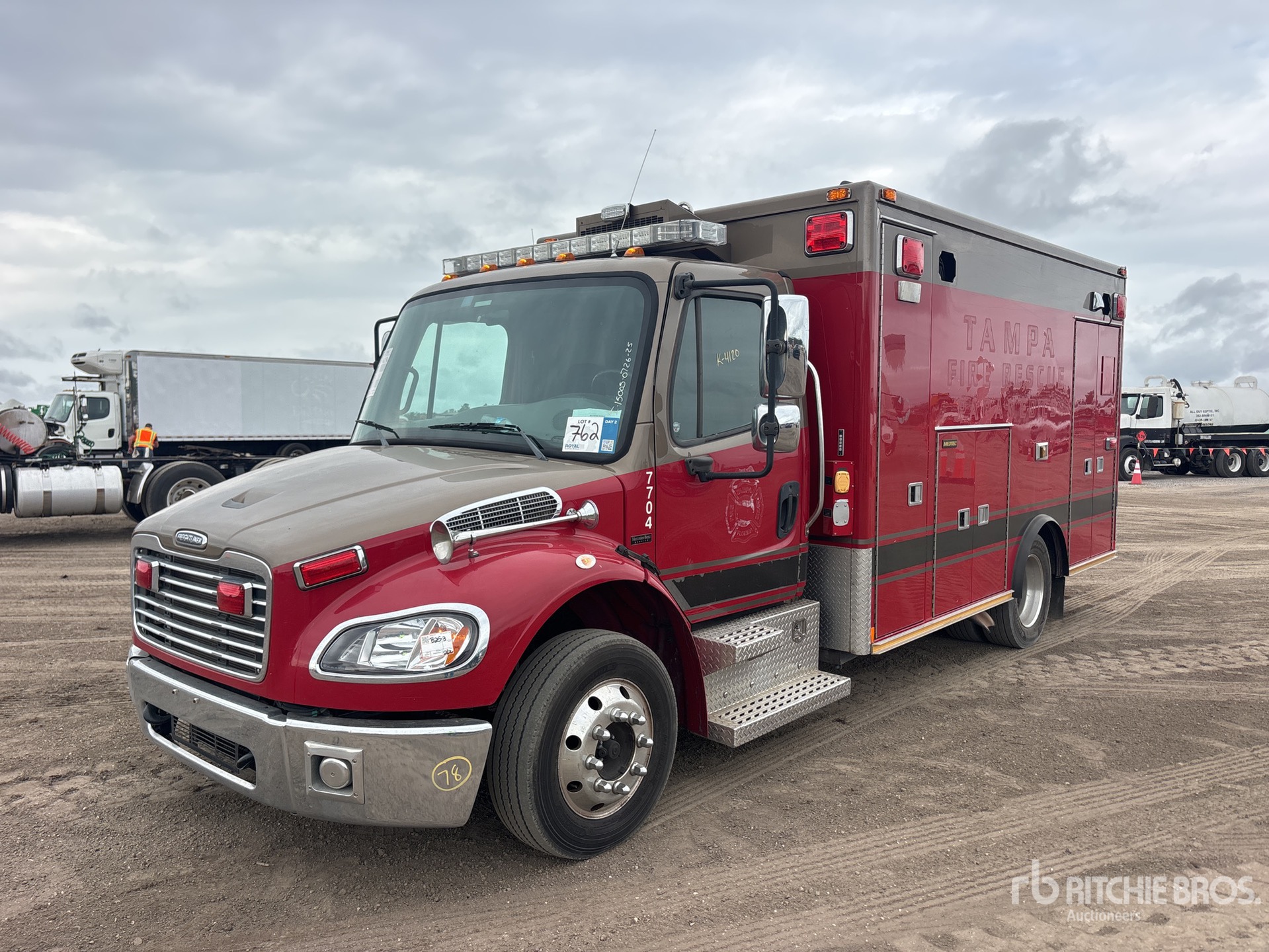 General Appearance with Foto, angolo anteriore sinistro