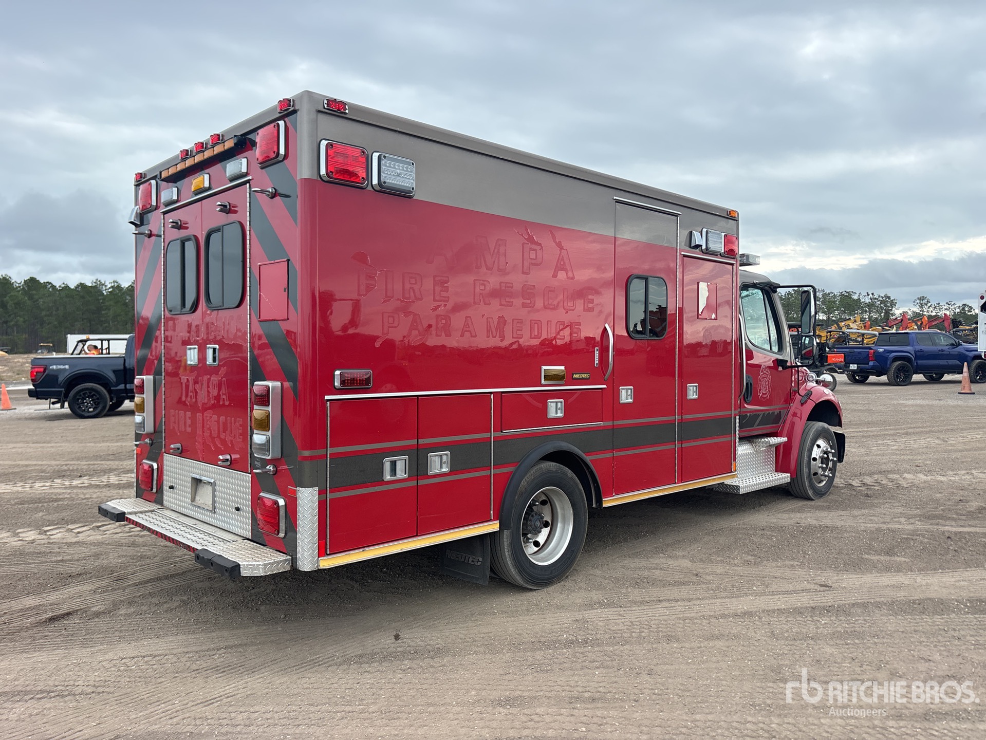 General Appearance with Foto, angolo anteriore sinistro