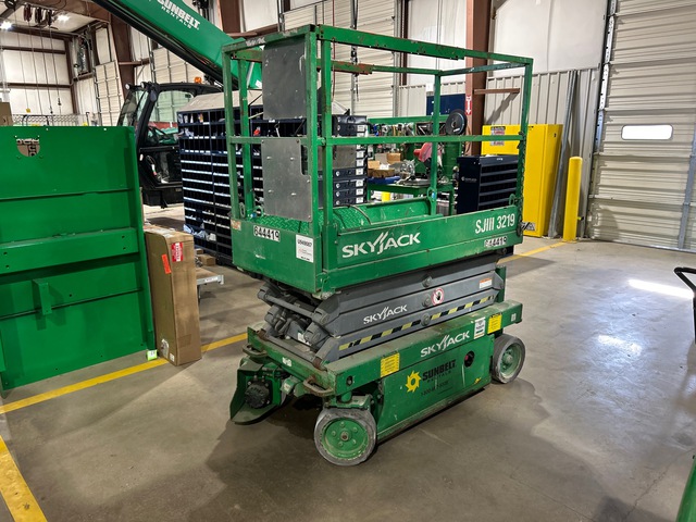 2014 Skyjack SJIII3219 Electric Scissor Lift (Inoperable)