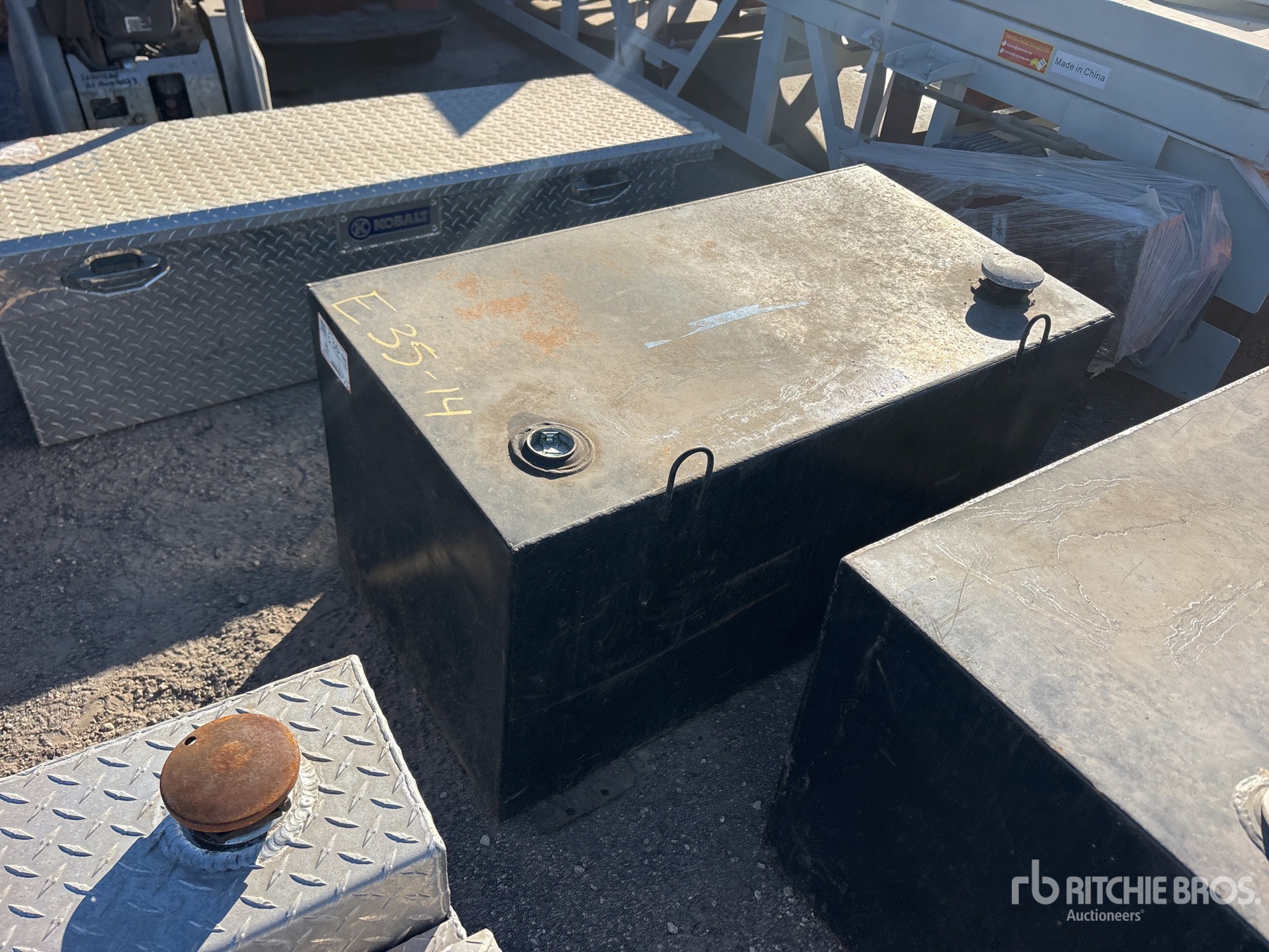 General Appearance with Bild, Ecke vorne rechts