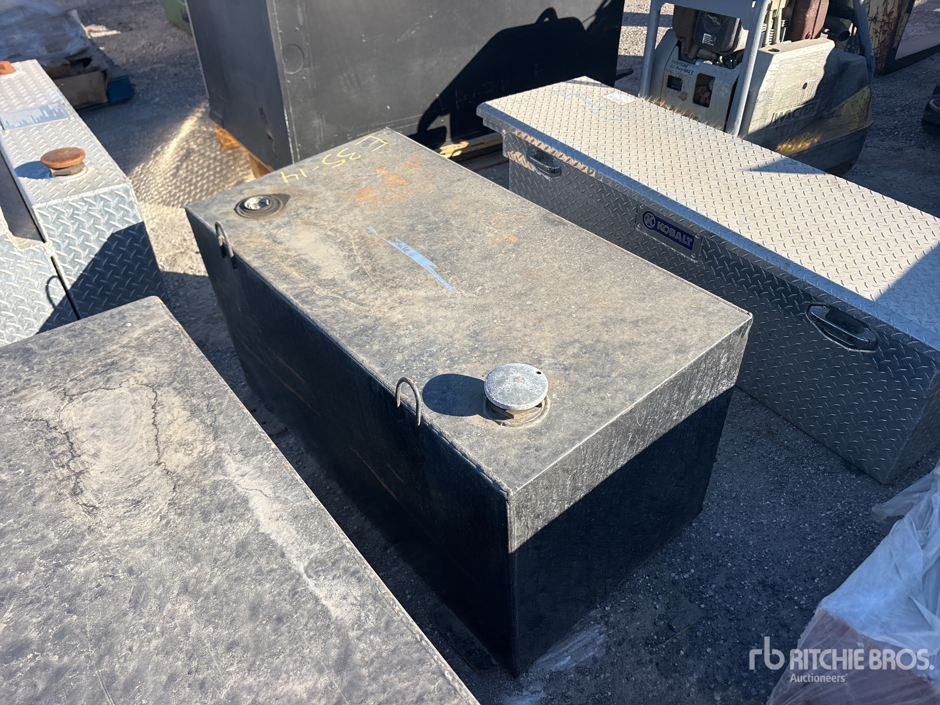 General Appearance with Bild, Ecke vorne links