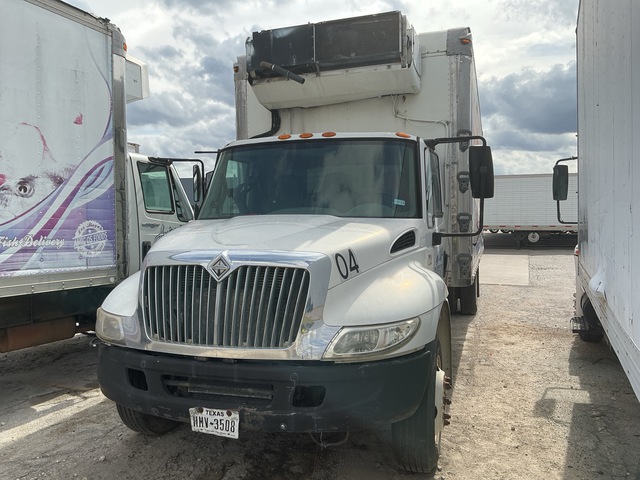 2005 International 4300 4x2 Refrigerated Truck