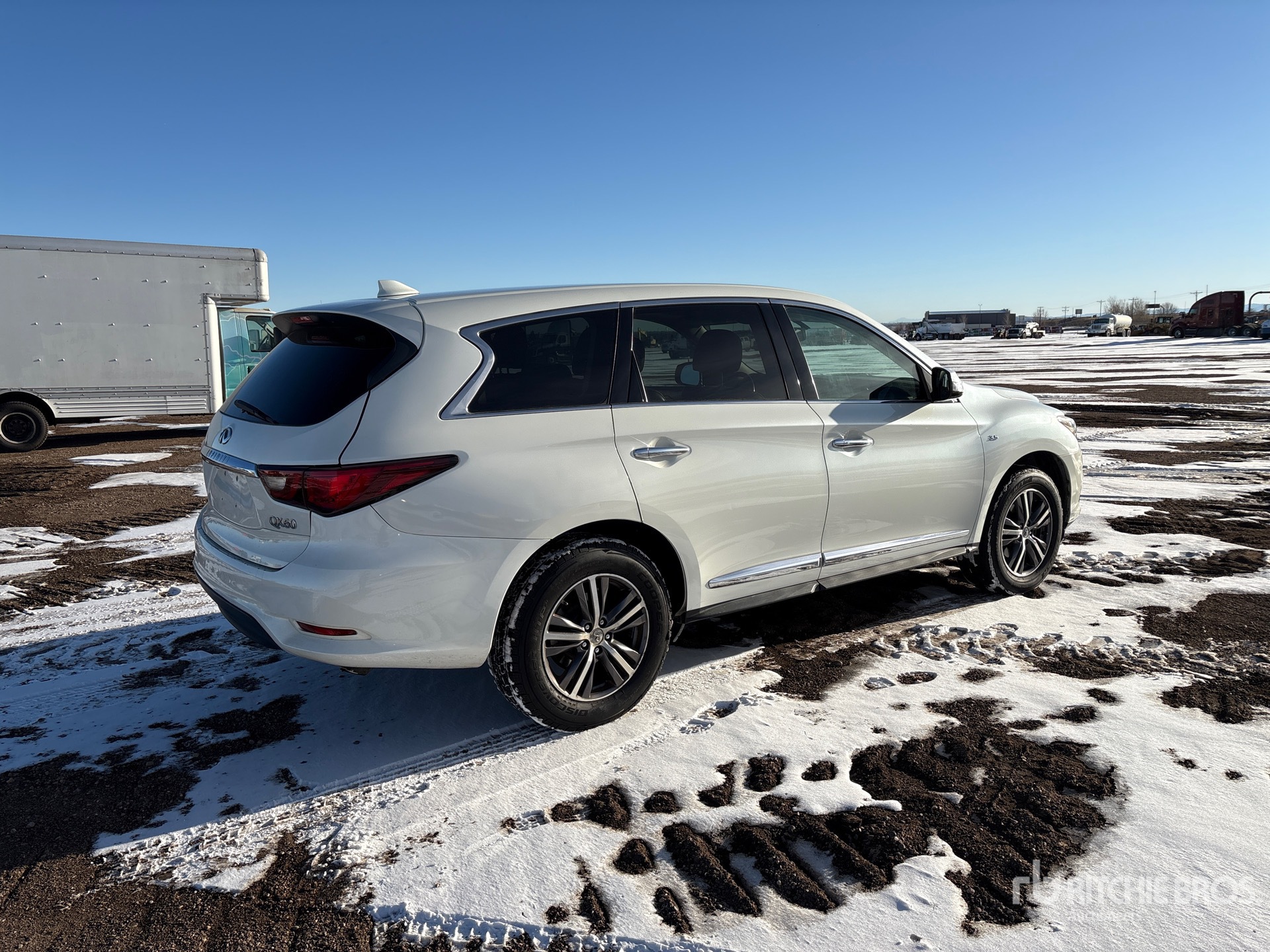 General Appearance with Foto, angolo anteriore sinistro