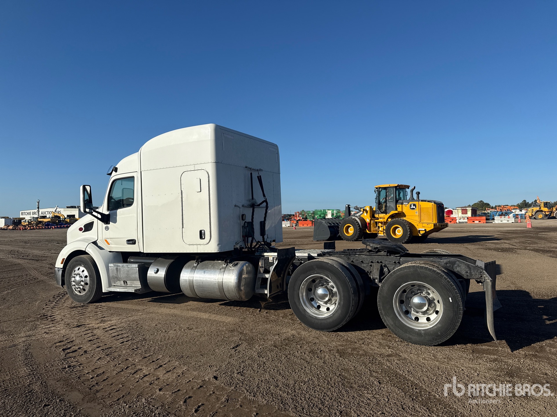 General Appearance with Foto, angolo posteriore sinistro