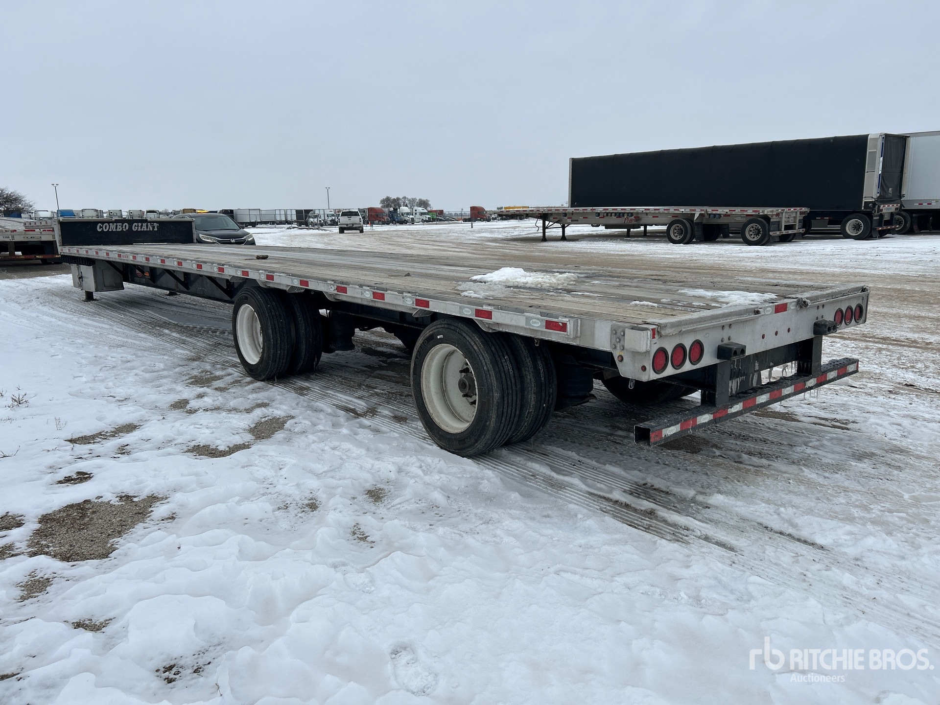 General Appearance with Foto, angolo posteriore sinistro