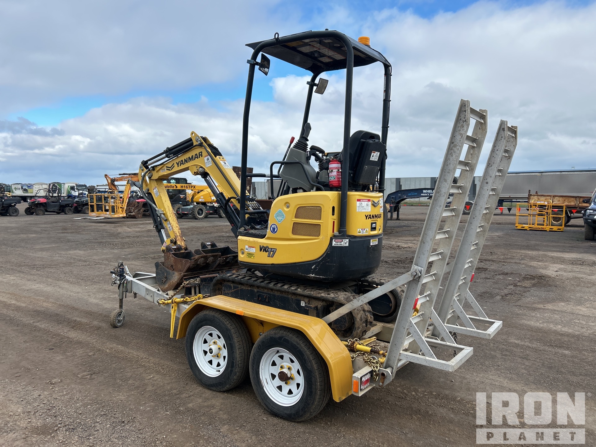 General Appearance with Foto, angolo posteriore sinistro