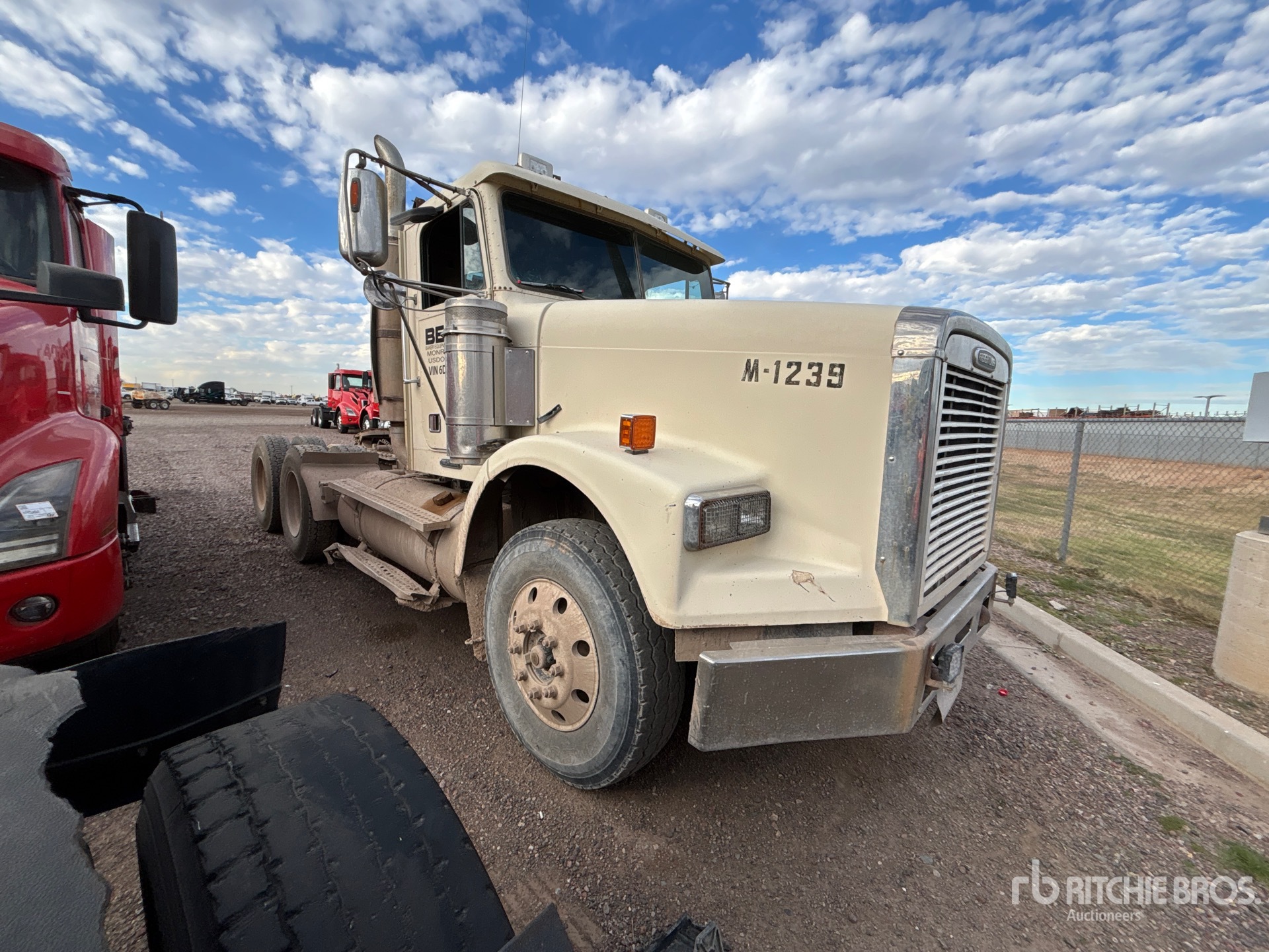 Aspect général with Image, coin avant droit