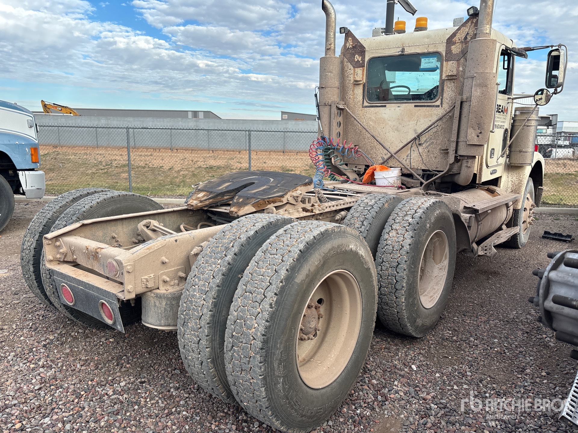 Aspect général with Image, coin arrière droit
