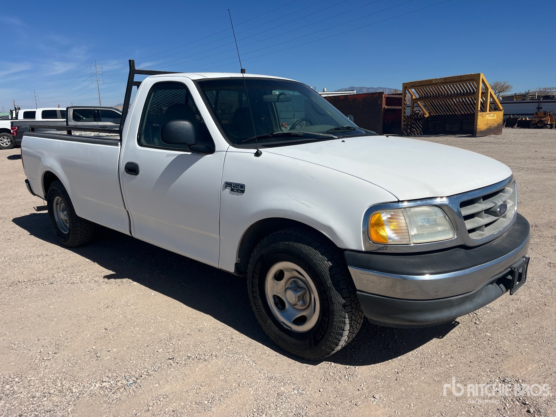 General Appearance with Bild, Ecke vorne rechts