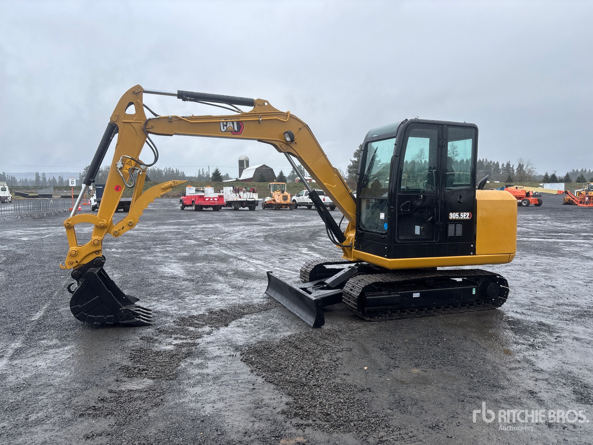 General Appearance with Picture, Left Front Corner