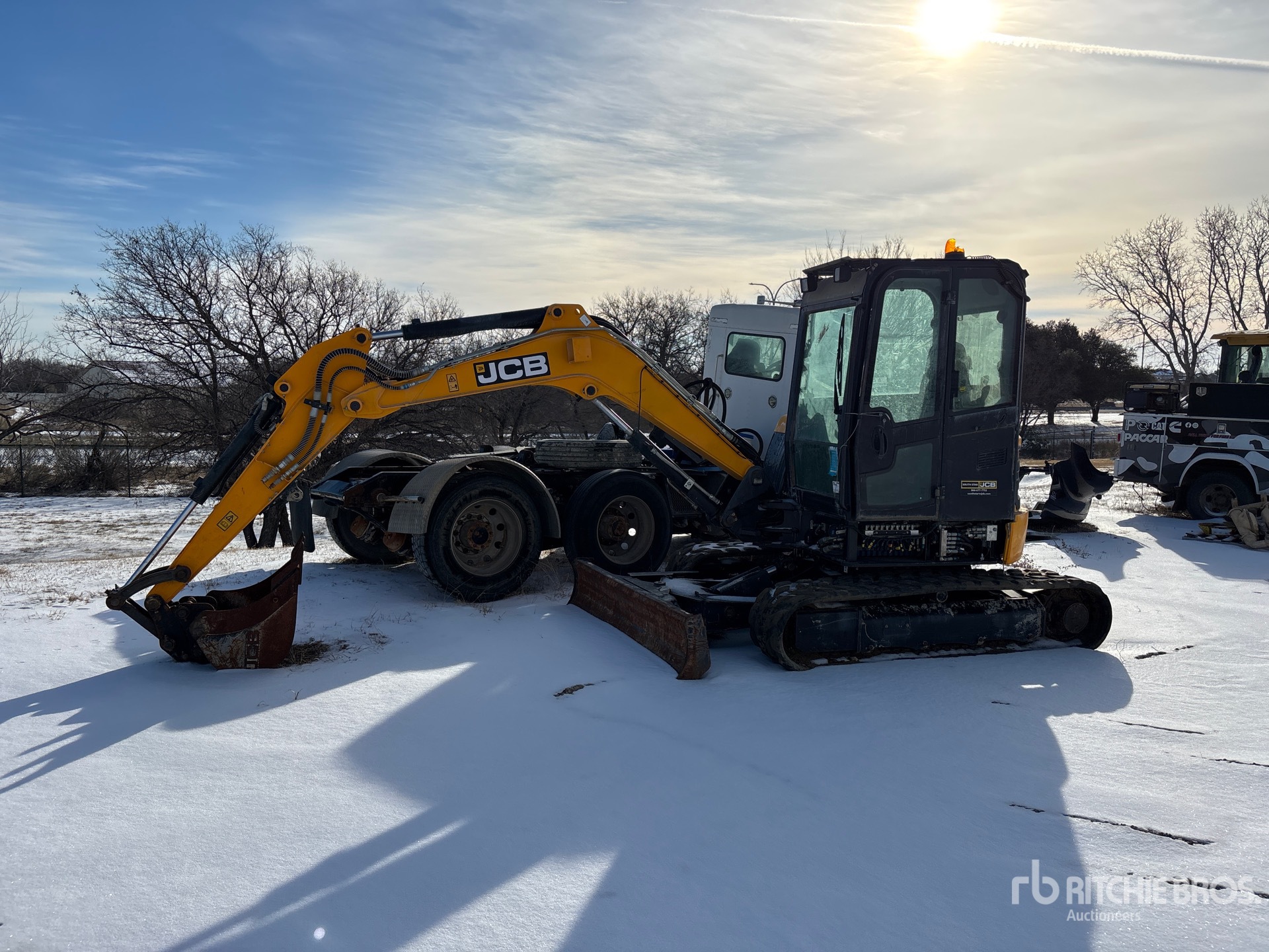 General Appearance with Bild, Ecke vorne links