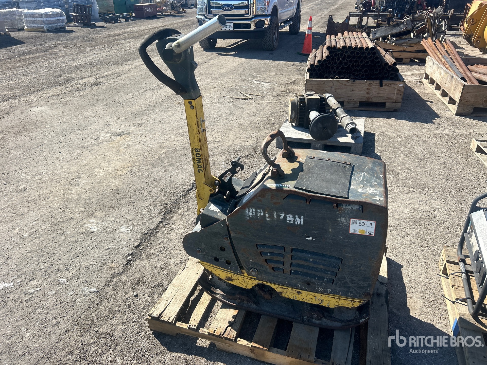 General Appearance with Image, coin avant droit