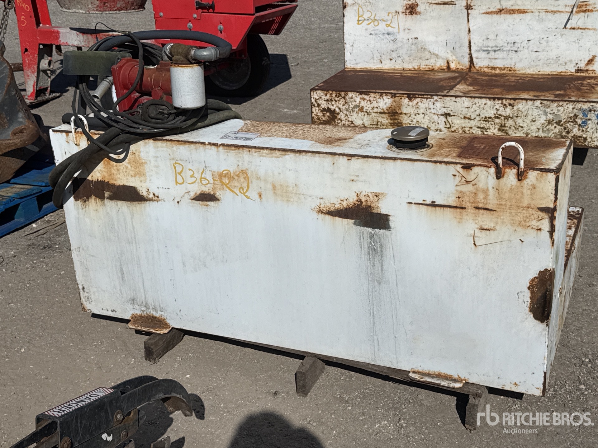 General Appearance with Picture, Left Rear Corner