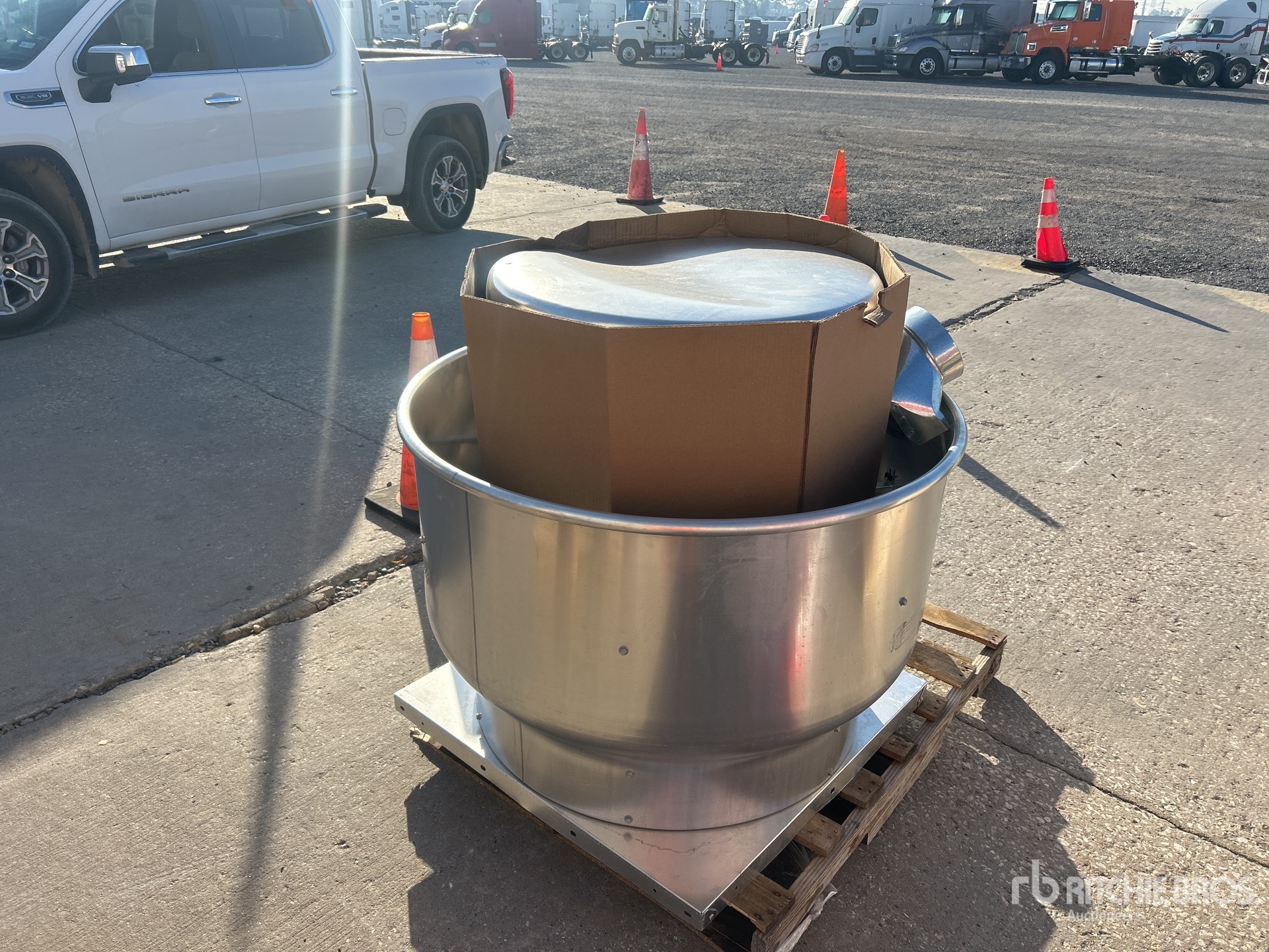 General Appearance with Picture, Left Rear Corner