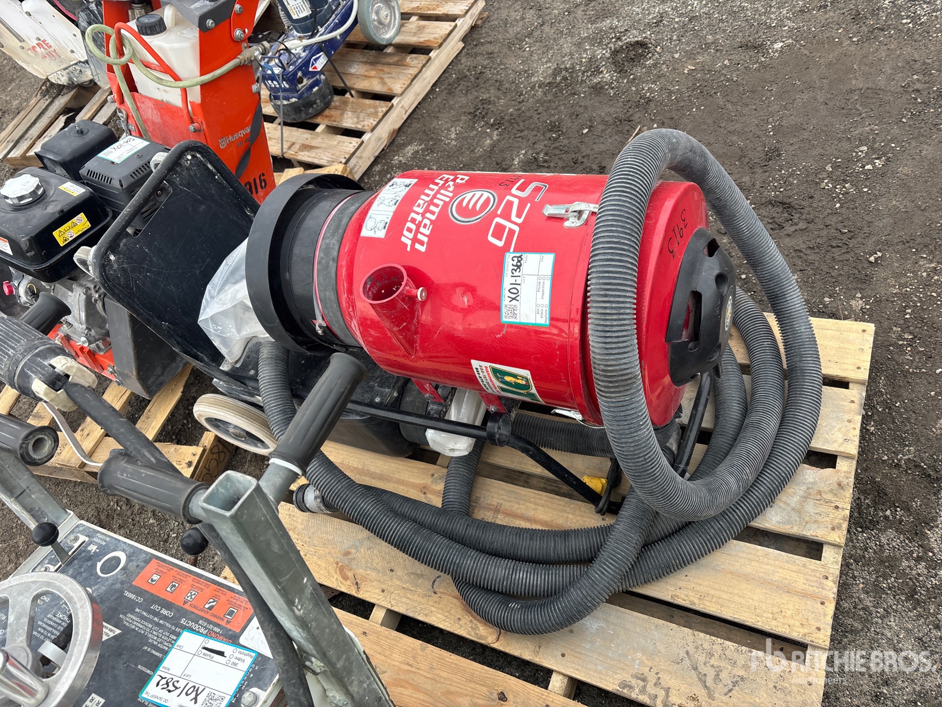 General Appearance with Bild, Ecke vorne rechts