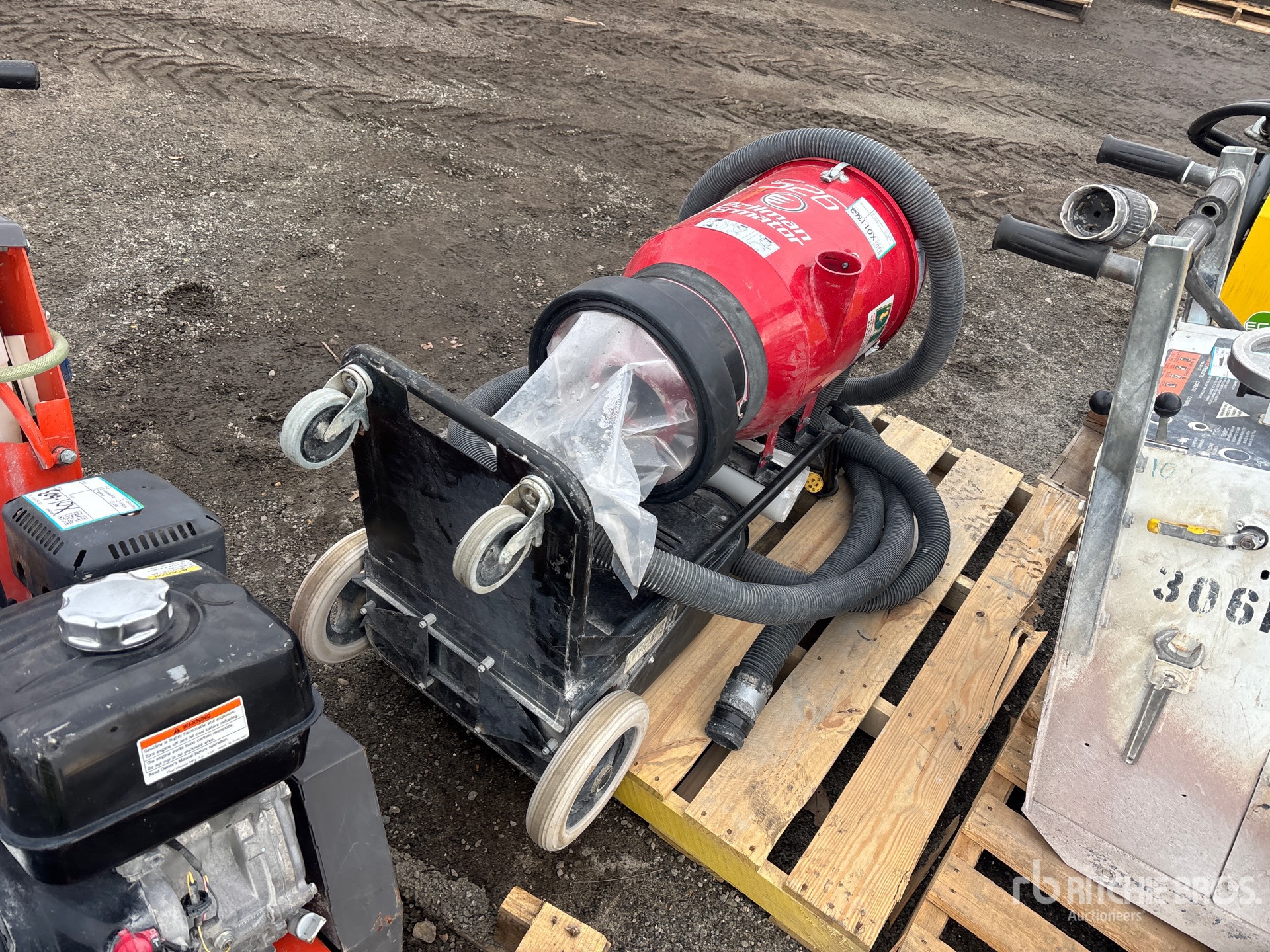 General Appearance with Bild, Ecke hinten rechts