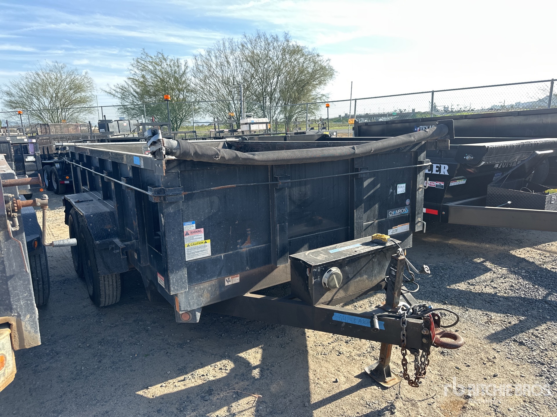 General Appearance with Image, coin avant droit