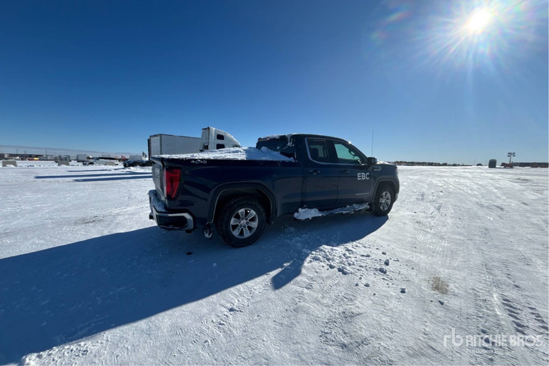 General Appearance with Imagen: esquina trasera derecha