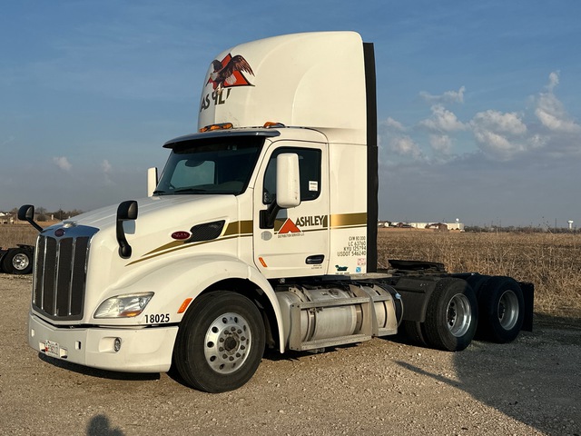 2017 Peterbilt 579 6x4 T/A Day Cab Truck Tractor 2017 Peterbilt 579 6x4 T/A Day Cab Truck Tractor