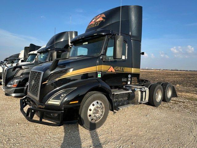 2019 Volvo Day Cab 6x4 T/A Day Cab Truck Tractor