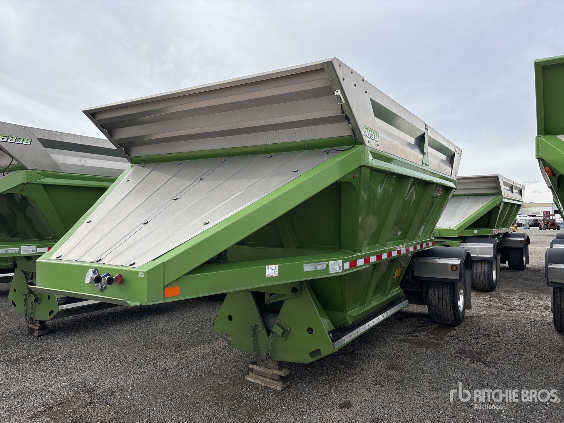 General Appearance with Featured Photo