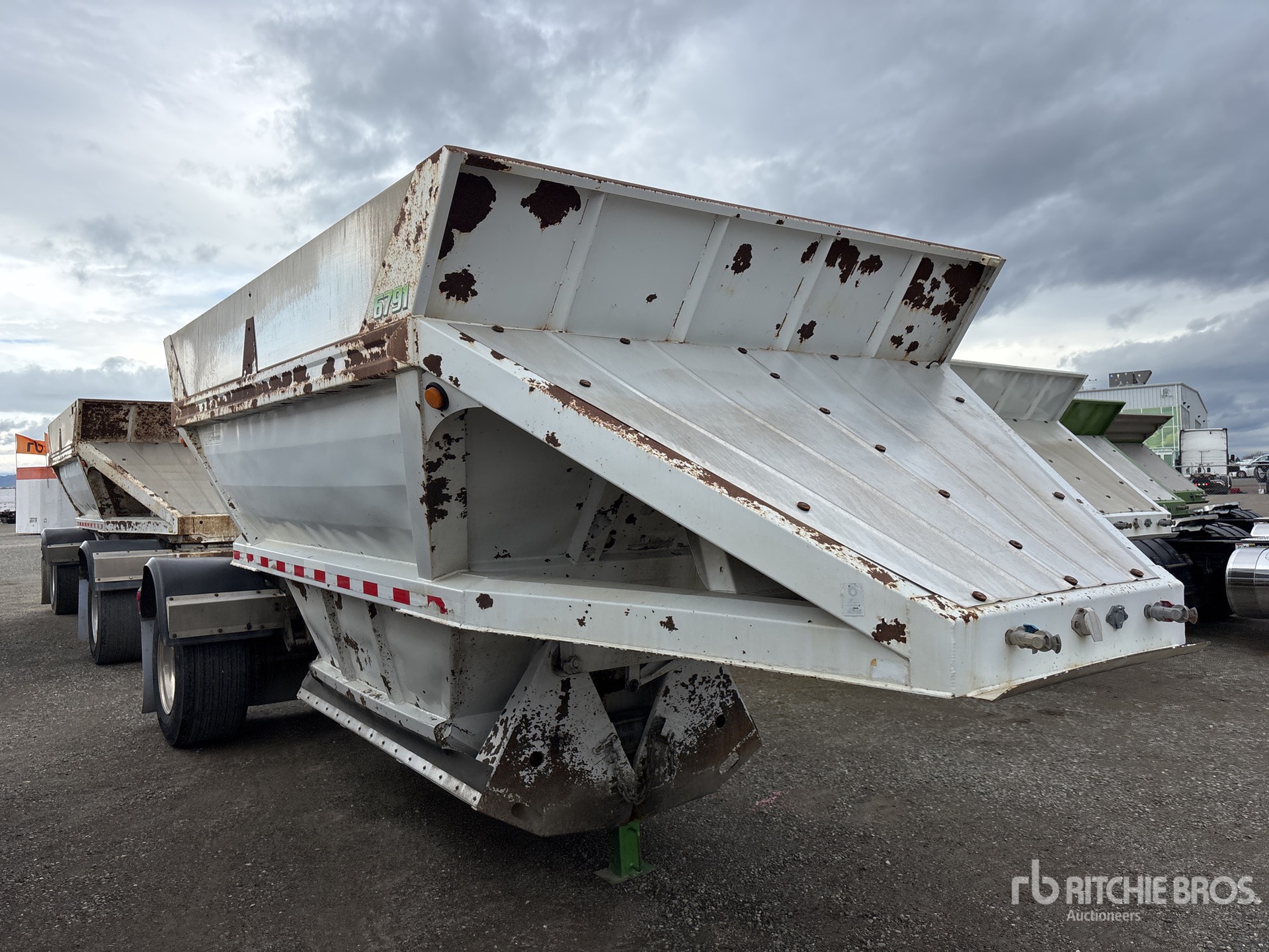 General Appearance with Picture, Right Front Corner