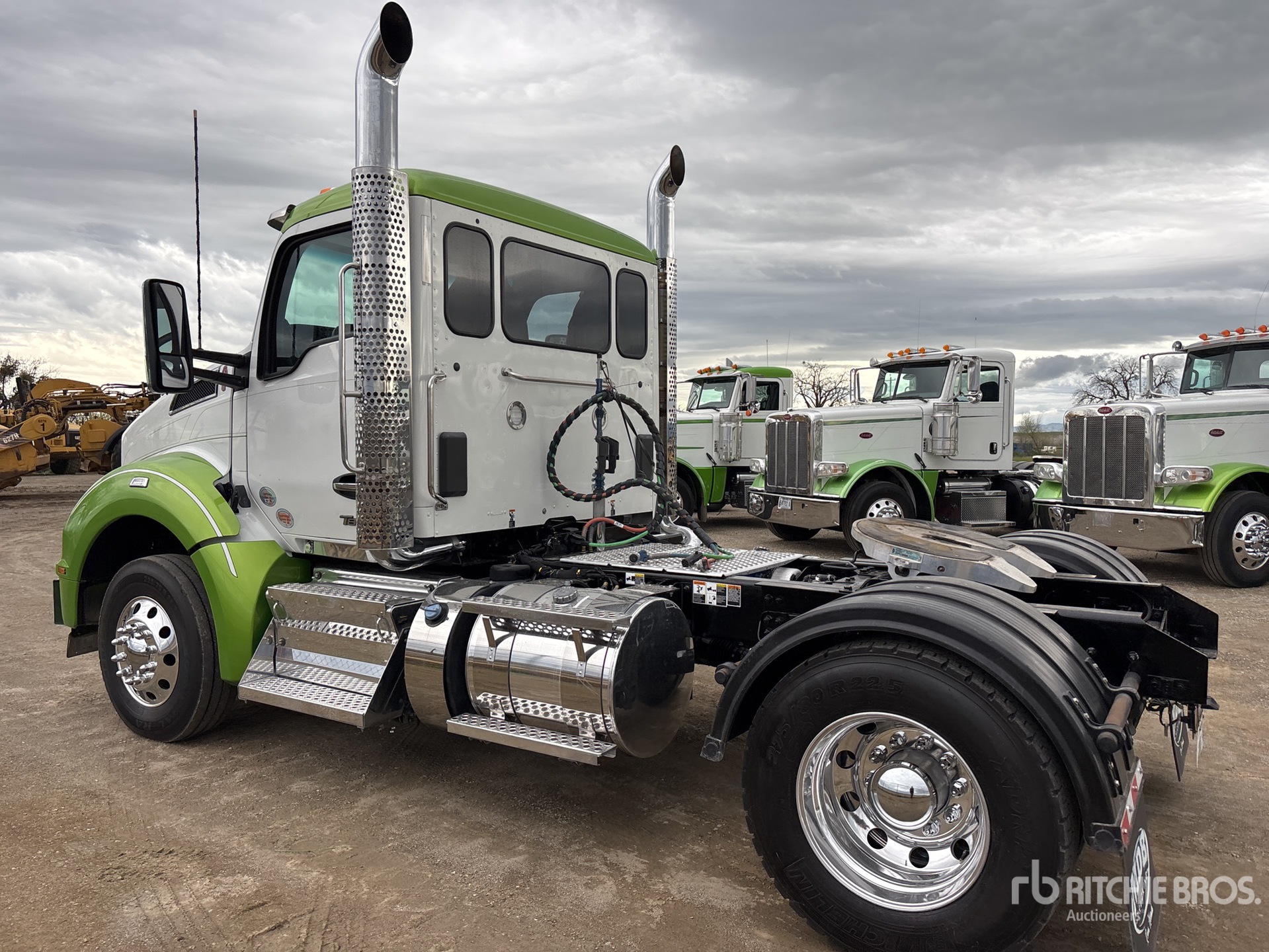 General Appearance with Picture, Left Rear Corner