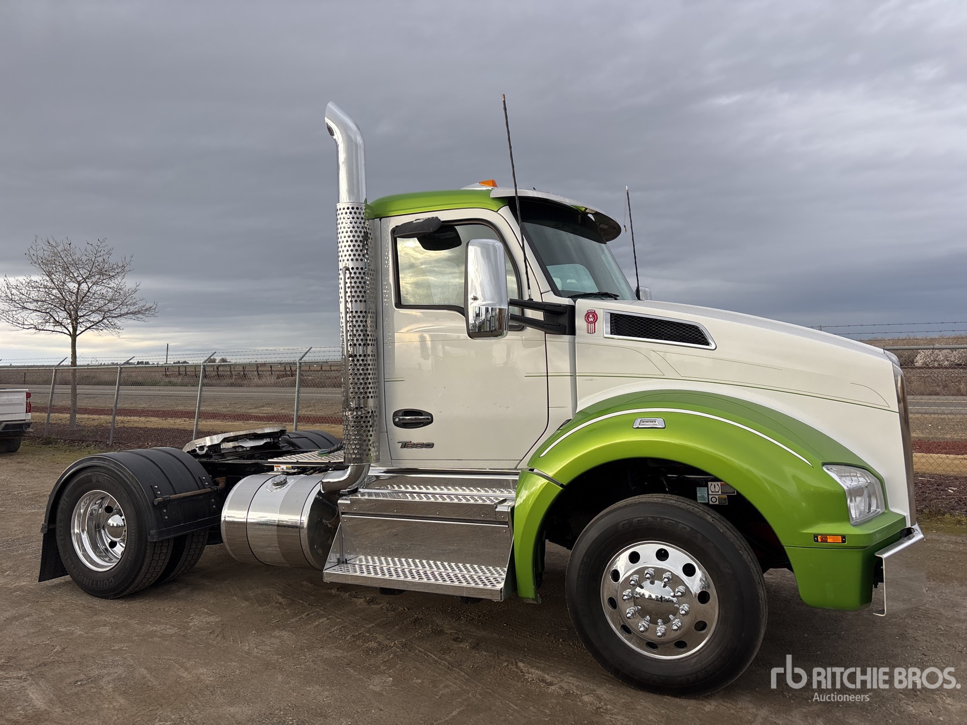 General Appearance with Picture, Right Front Corner