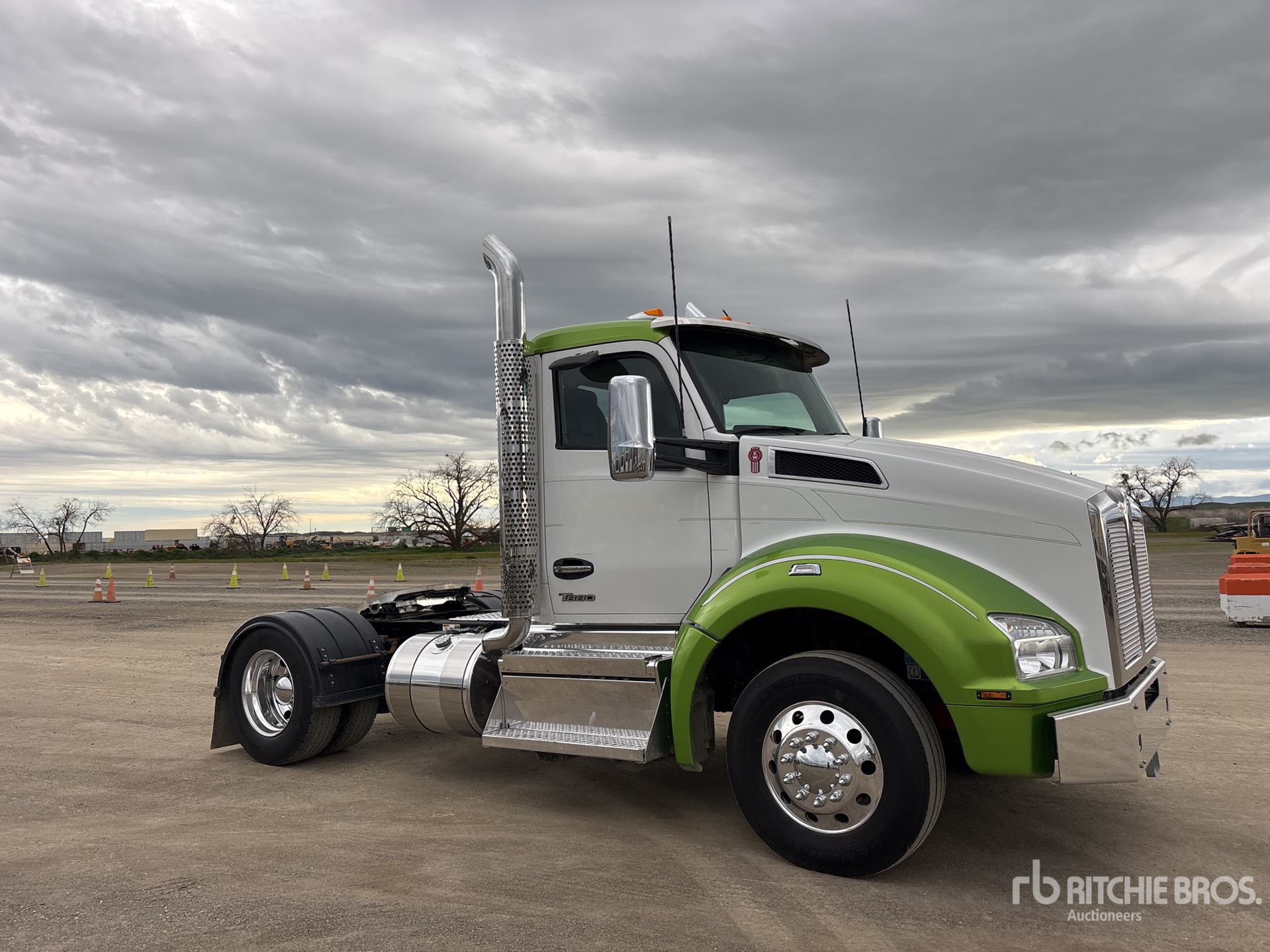 General Appearance with Picture, Right Front Corner