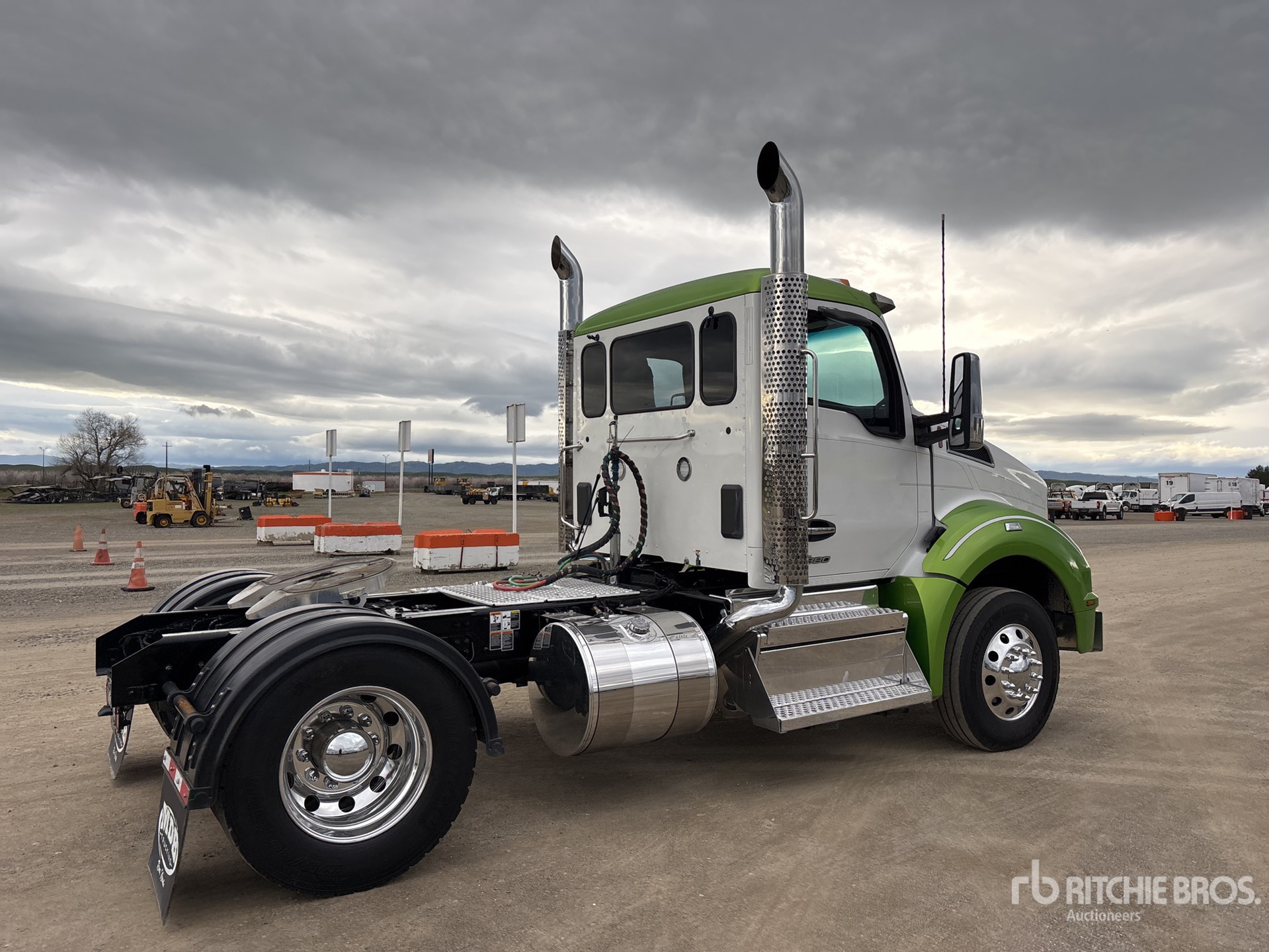 General Appearance with Picture, Right Rear Corner