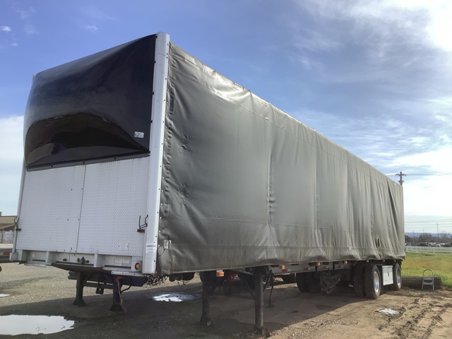 1997 East 46 ft T/A Curtain Side Trailer