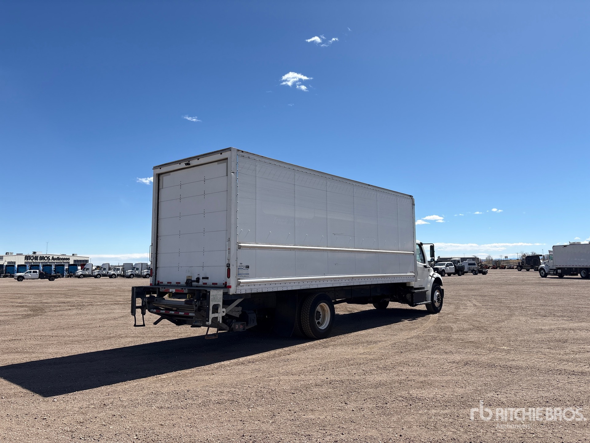 Aspect général with Image, coin arrière droit