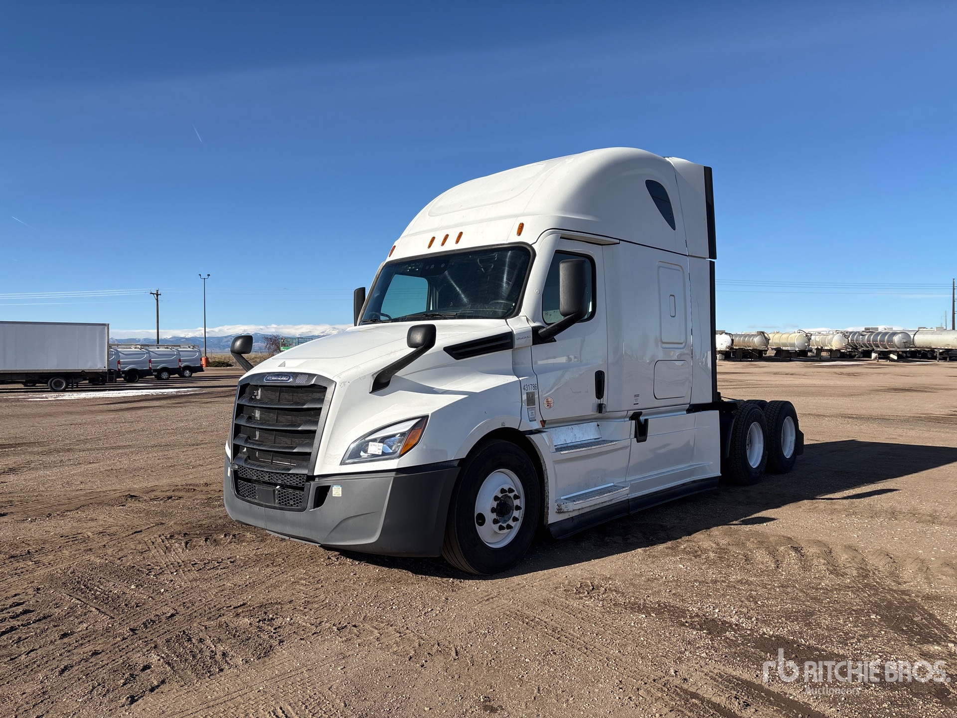 General Appearance with Foto, angolo anteriore sinistro