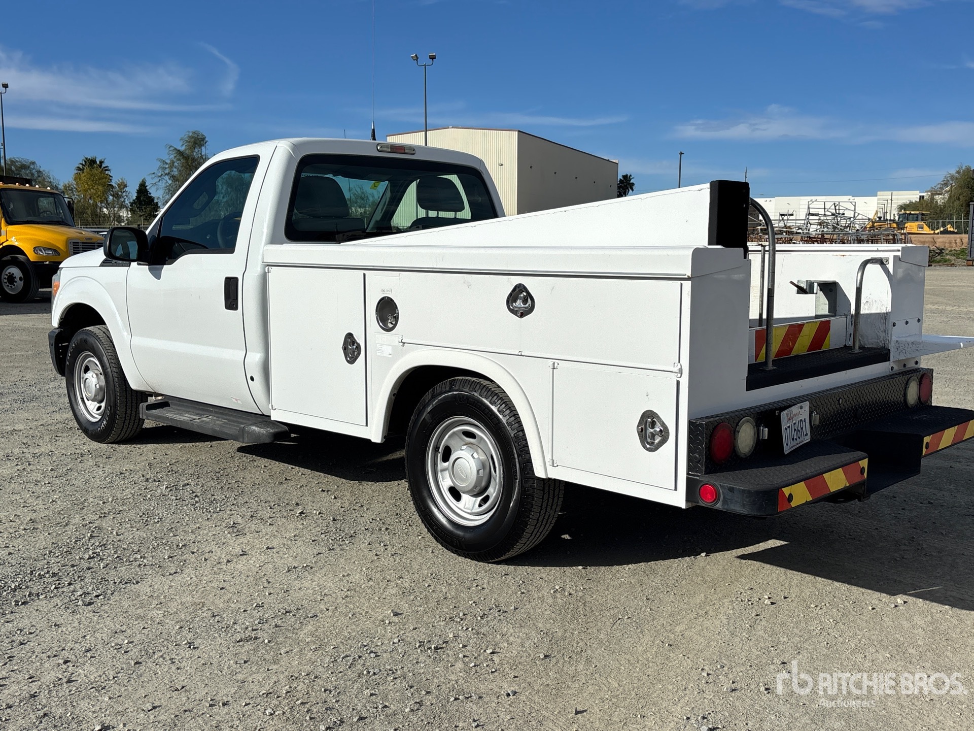 General Appearance with Foto, angolo posteriore sinistro