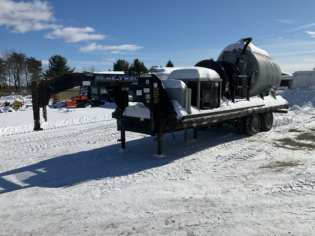 2012 Sure-Trac ST8218CHW-B-10 22 ft T/A Gooseneck Flatbed Trailer w/ Vacuum