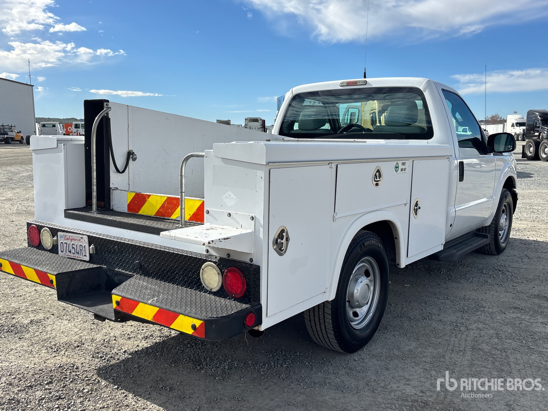 General Appearance with Foto, angolo anteriore sinistro