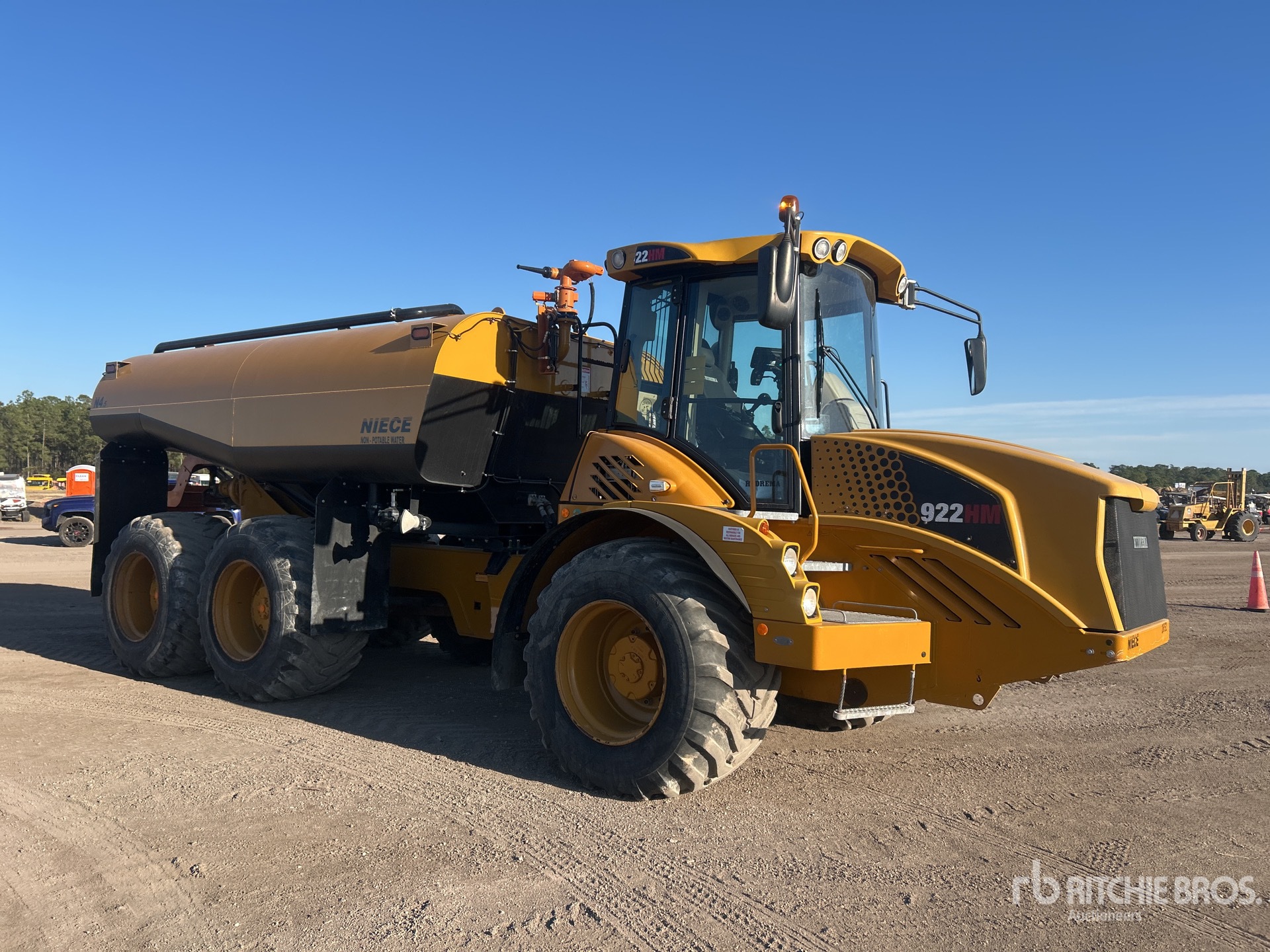 General Appearance with Bild, Ecke vorne rechts