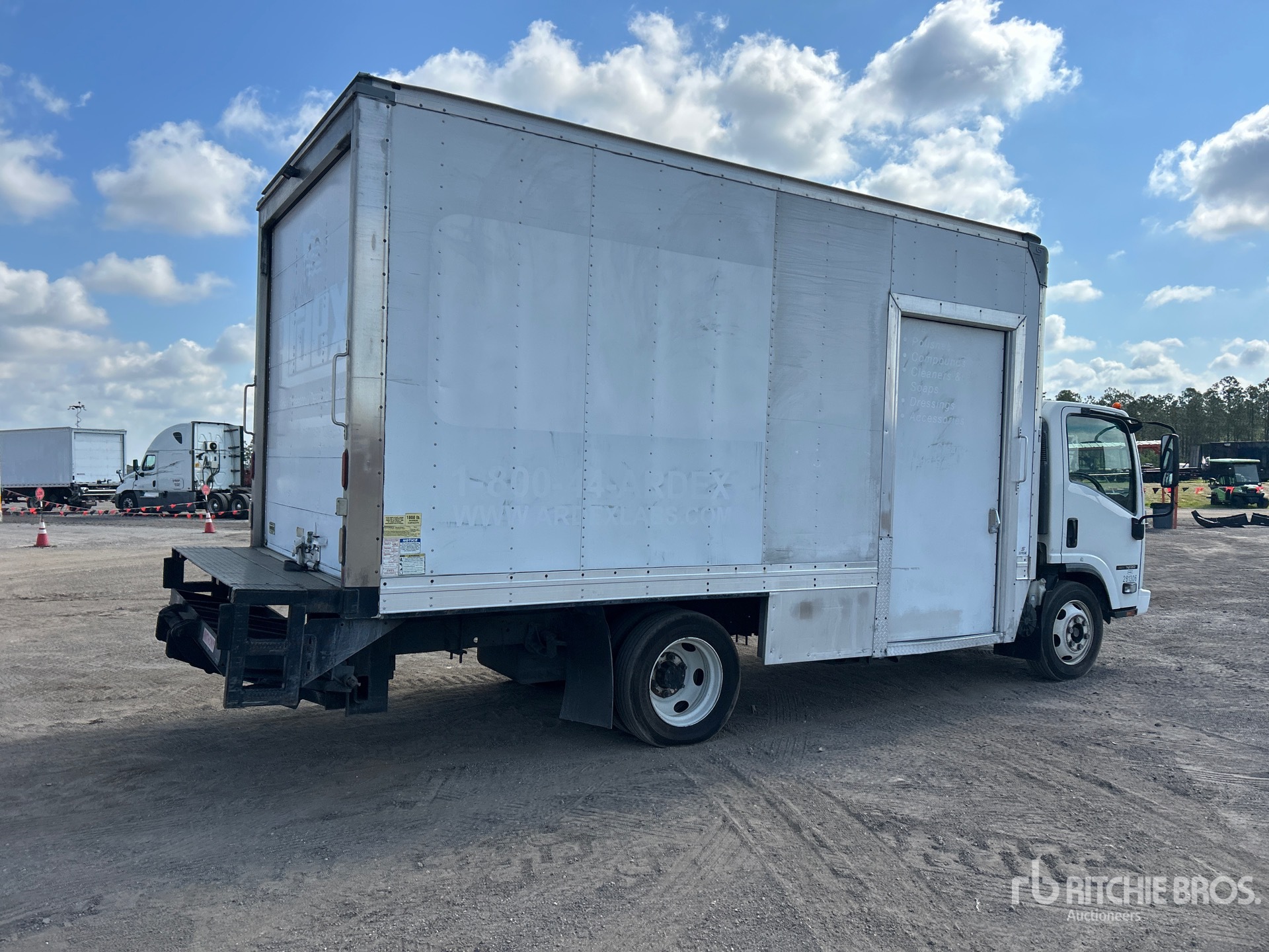 General Appearance with Bild, Ecke hinten rechts