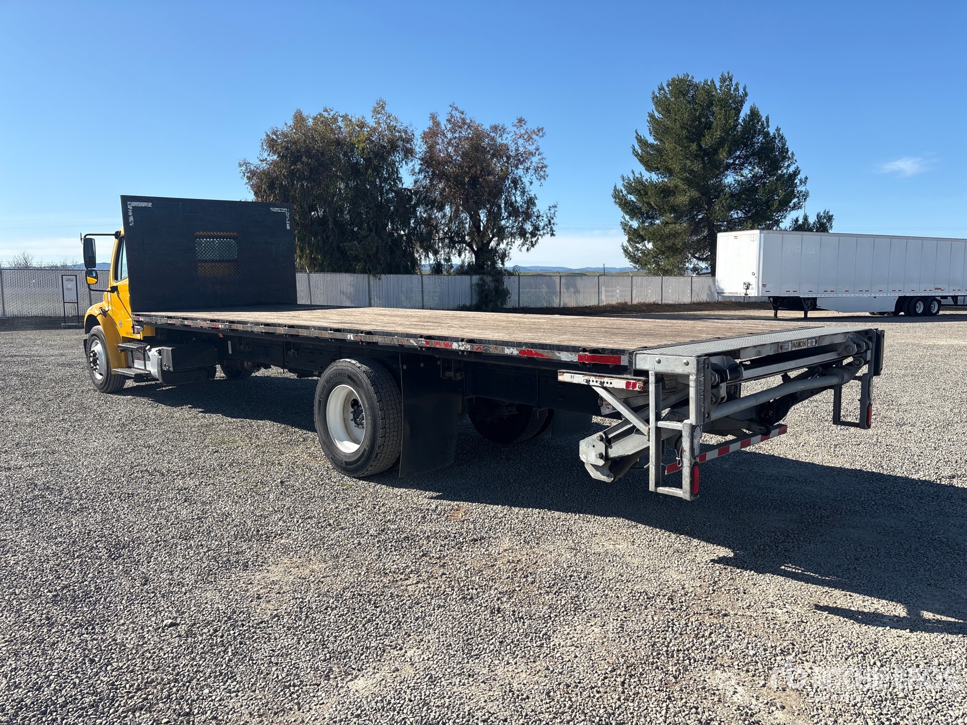 General Appearance with Foto, angolo posteriore sinistro