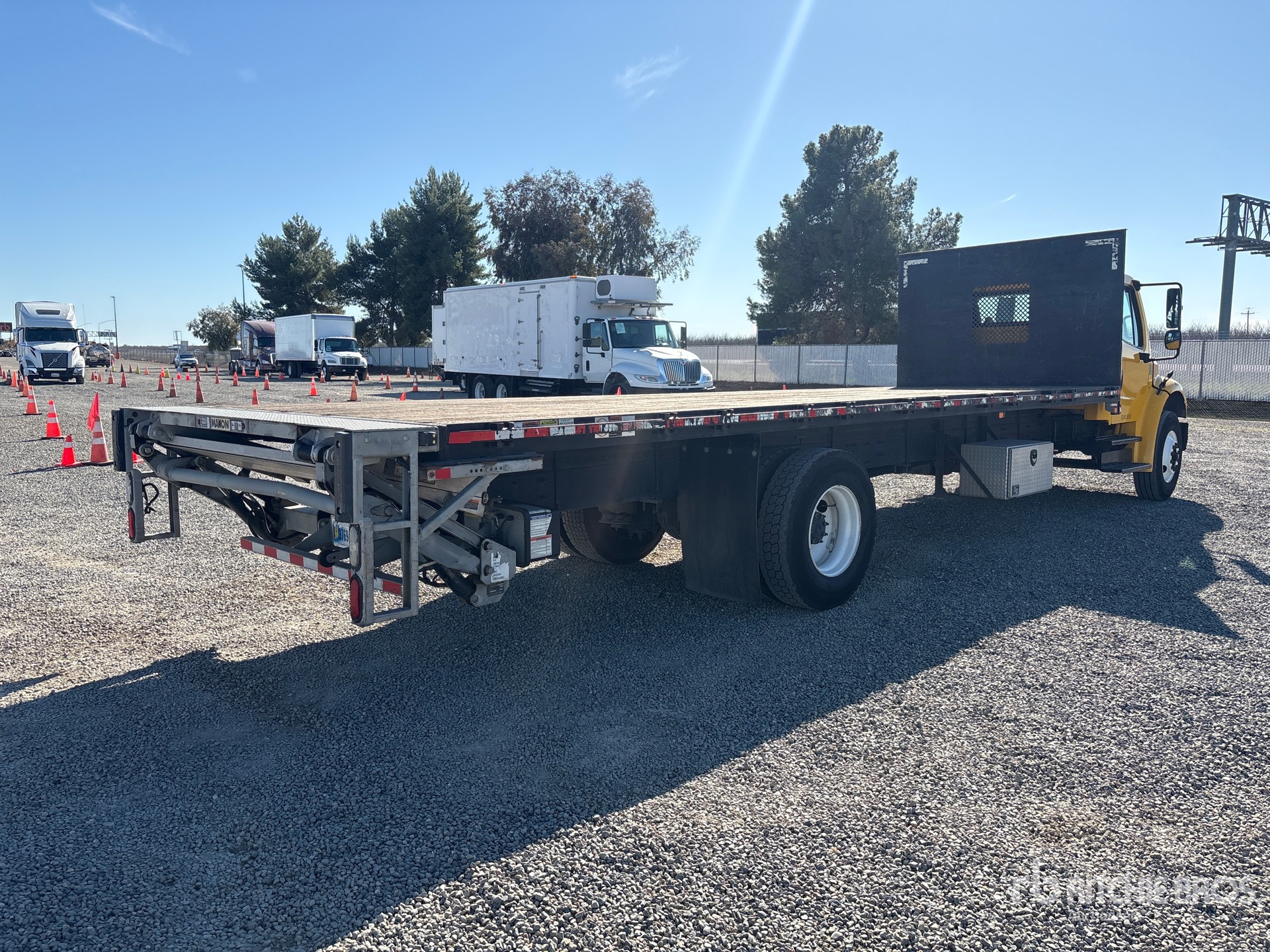 General Appearance with Foto, angolo anteriore sinistro