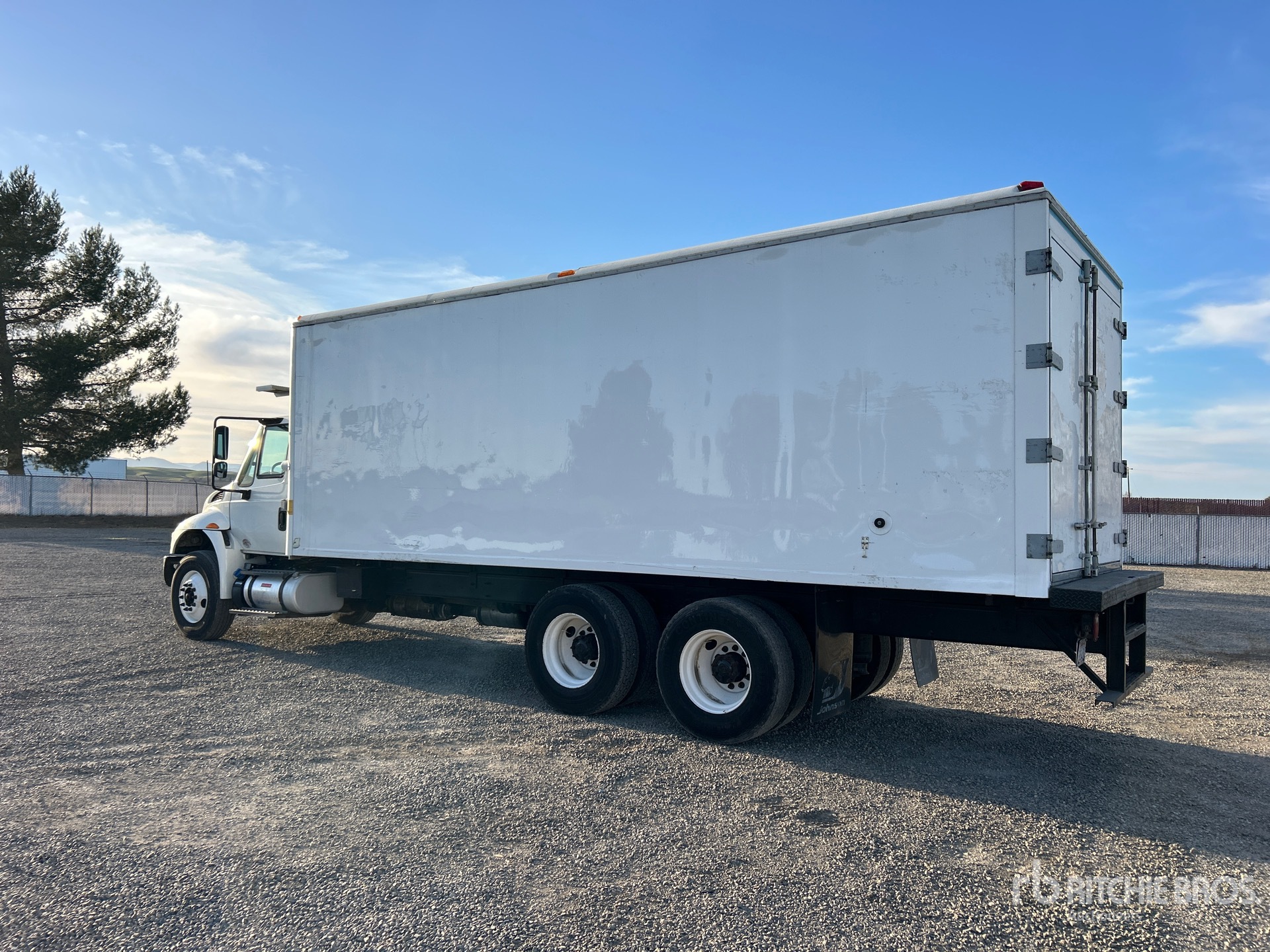 General Appearance with Foto, angolo posteriore sinistro