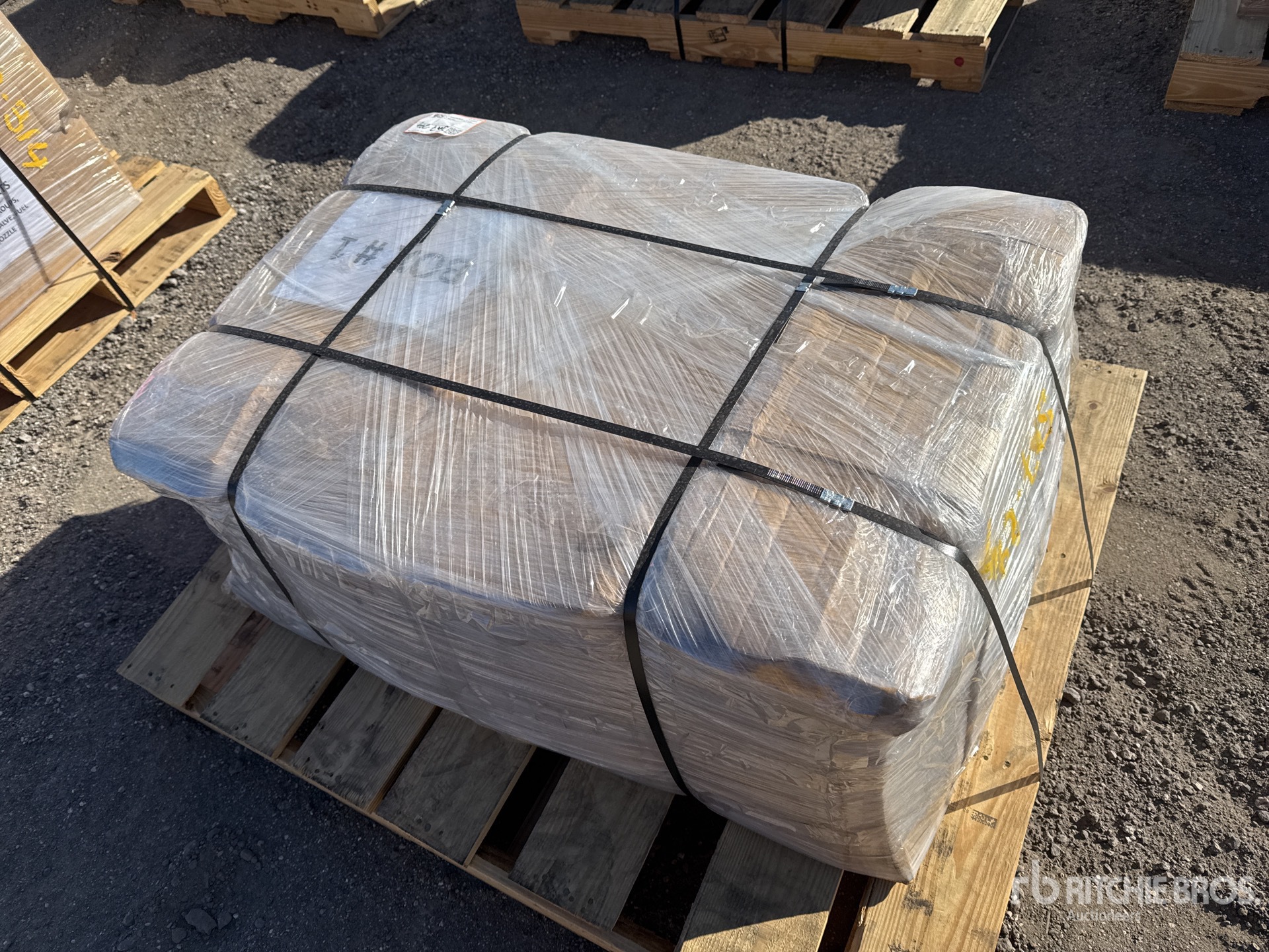 General Appearance with Bild, Ecke vorne links