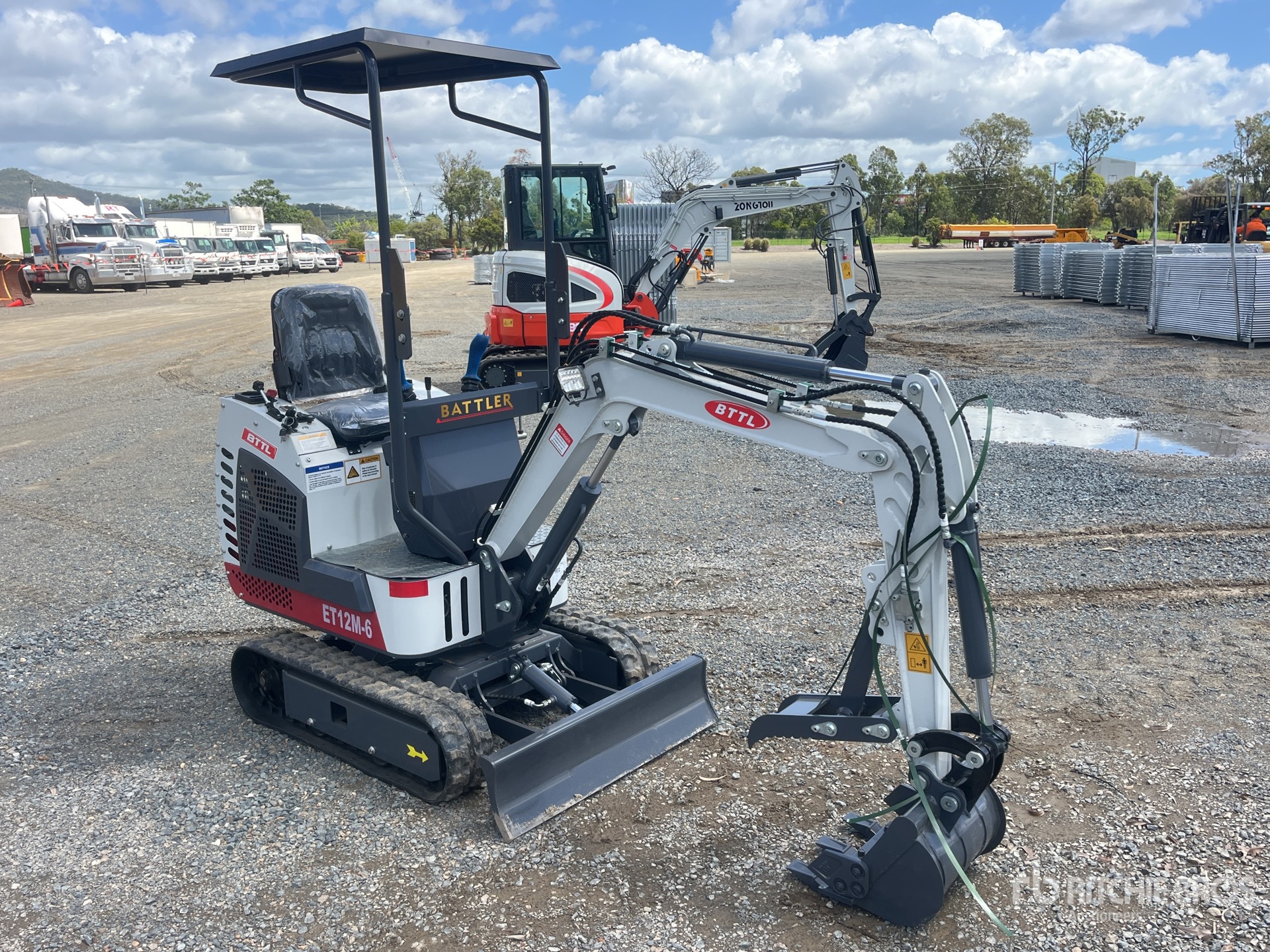 General Appearance with Picture, Right Front Corner